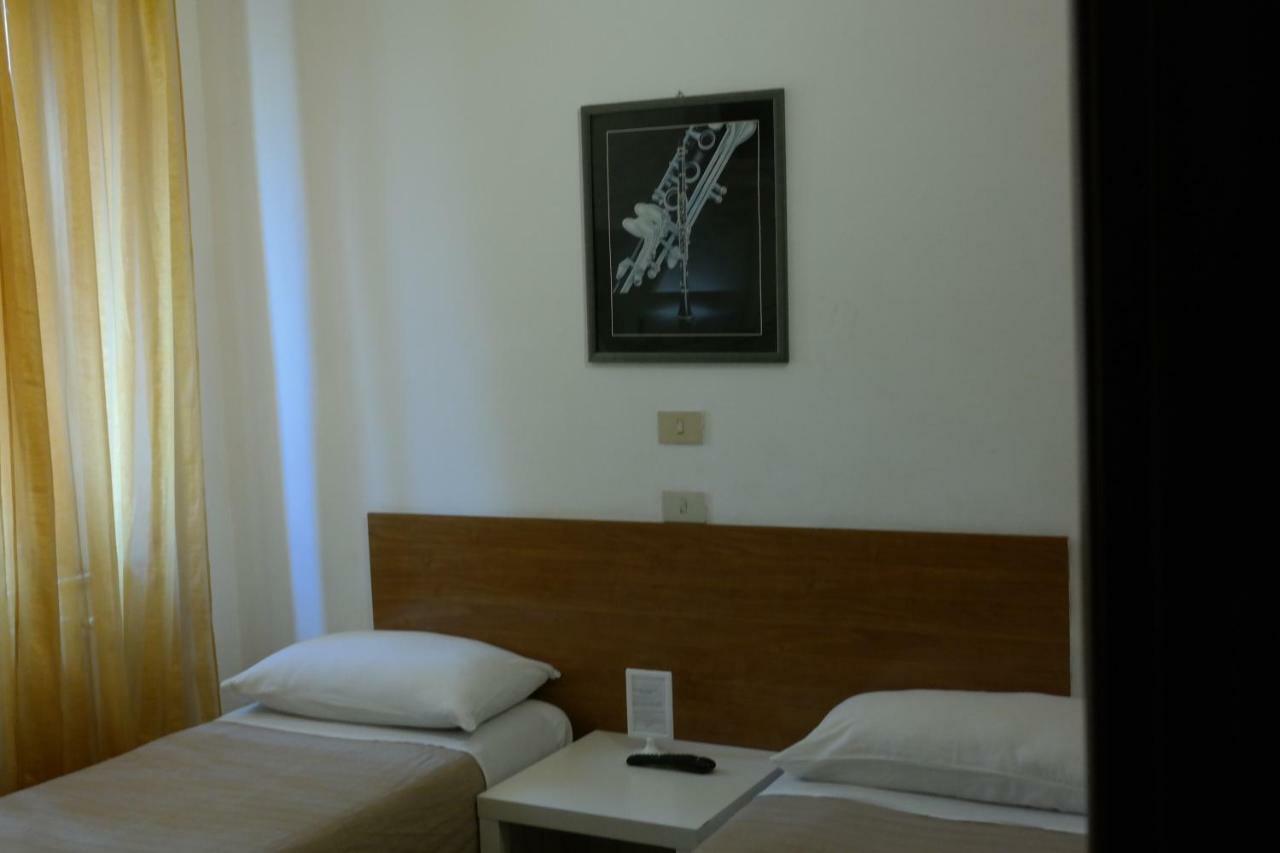 Hotel Houston Livorno - Struttura Esclusivamente Turistica - Not For Business Or Workers Eksteriør billede