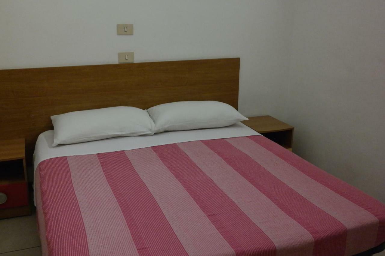 Hotel Houston Livorno - Struttura Esclusivamente Turistica - Not For Business Or Workers Eksteriør billede