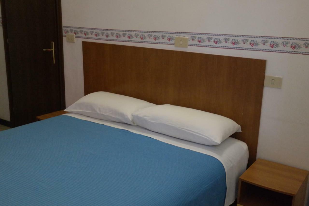 Hotel Houston Livorno - Struttura Esclusivamente Turistica - Not For Business Or Workers Eksteriør billede