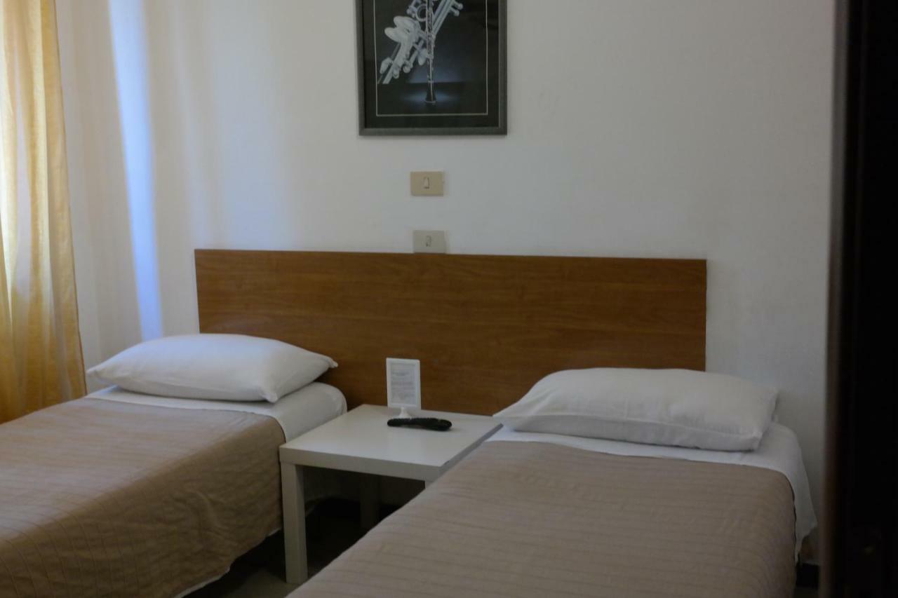 Hotel Houston Livorno - Struttura Esclusivamente Turistica - Not For Business Or Workers Eksteriør billede
